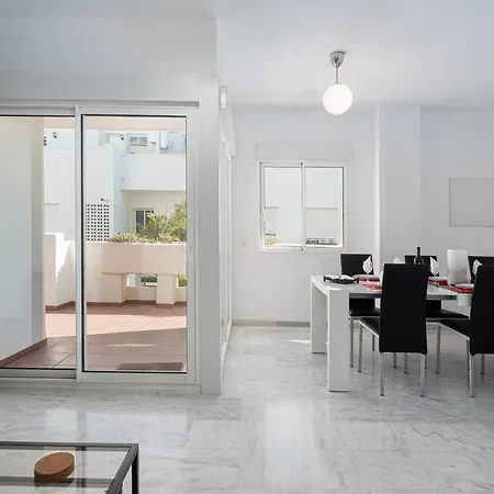 2051-new 3 Bedrooms On Golf Апартаменты Эстепона