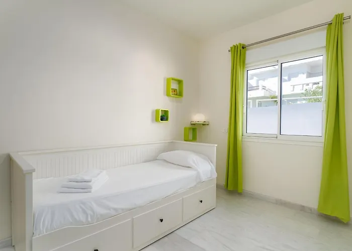 2051-new 3 Bedrooms On Golf Appartement Estepona